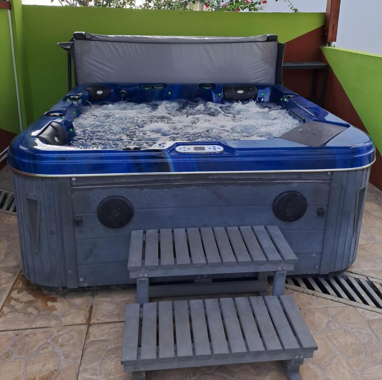 فيلا La Casa Binecha Avec Jacuzzi Baillif المظهر الخارجي الصورة