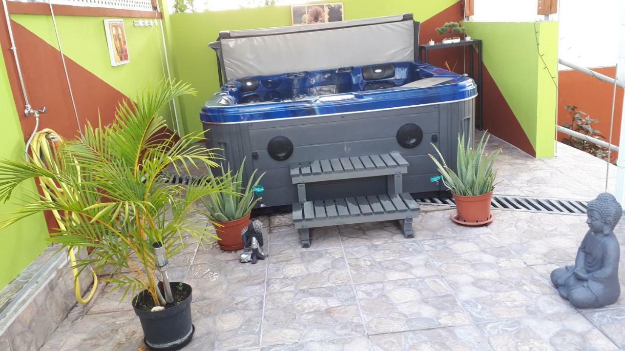فيلا La Casa Binecha Avec Jacuzzi Baillif المظهر الخارجي الصورة